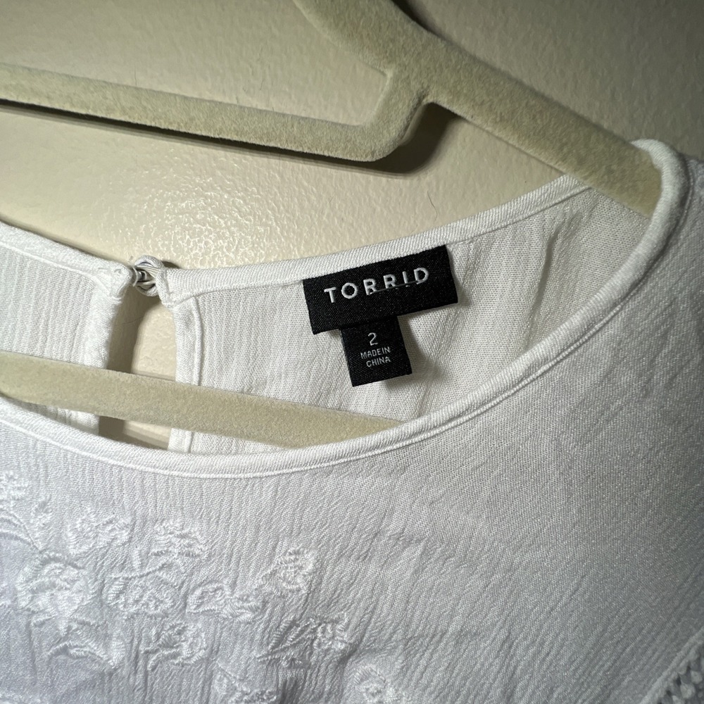 Torrid Crinkle Gauze Embroidered Top Women Size 2/18-20 White 3/4‎ Sleeve EUC - Picture 8 of 15